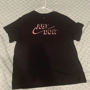Black nike tee